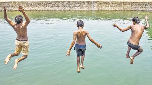 Children jump into a canal near Janta Vasahat to escape the scorching heat.(SANKET WANKHADE/ HT PHOTO) Children jump into a canal near Janta Vasahat to escape the scorching heat.(SANKET WANKHADE/ HT PHOTO)