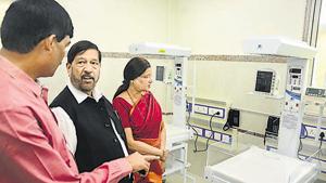 Siddharth Bhende, Pune deputy mayor, Girish Bapat, guardian minister and Mukta Tilak, Pune mayor at the inauguration of N ICU in Rajiv Gandhi Hospital on May 5, 2018.(SHANKAR NARAYAN/HT PHOTO) Siddharth Bhende, Pune deputy mayor, Girish Bapat, guardian minister and Mukta Tilak, Pune mayor at the inauguration of N ICU in Rajiv Gandhi Hospital on May 5, 2018.(SHANKAR NARAYAN/HT PHOTO)