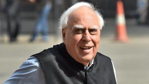 Former Union minister and senior advocate Kapil Sibal says when governments don’t have a full majority, judicial space expands.(PTI File Photo)