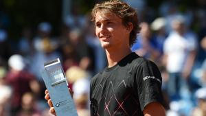 Alexander Zverev poses with the trophy after defeating his compatriot Philipp Kohlschreiber in the Munich Open final.(AFP) Alexander Zverev poses with the trophy after defeating his compatriot Philipp Kohlschreiber in the Munich Open final.(AFP)