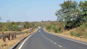 The incident took place around 11am on Sunday when the complainant was driving alone on Panvel-Mumbra Road.(HT File Photo/Used for representational purpose) The incident took place around 11am on Sunday when the complainant was driving alone on Panvel-Mumbra Road.(HT File Photo/Used for representational purpose)