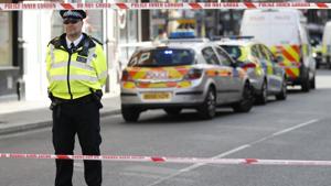 Police stand by a cordon near Parsons Green subway station in London.(AP File Photo) Police stand by a cordon near Parsons Green subway station in London.(AP File Photo)