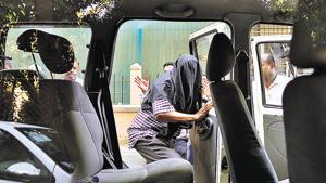 Irfan Qureshi is produced in court on Monday.(Anshuman Poyrekar/HT Photo) Irfan Qureshi is produced in court on Monday.(Anshuman Poyrekar/HT Photo)