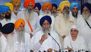 SGPC president Gobind Singh Longowal (Centre), Shiromani Akali Dal Women president Bibi Jagir Kaur (Right) and other SGPC members addressing a press conference at Teja Singh Samundri hall in Amritsar on Monday.(HT Photo) SGPC president Gobind Singh Longowal (Centre), Shiromani Akali Dal Women president Bibi Jagir Kaur (Right) and other SGPC members addressing a press conference at Teja Singh Samundri hall in Amritsar on Monday.(HT Photo)