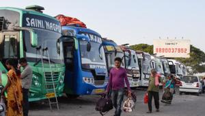 Passengers are left to suffer at the hands of the private bus operators who overcharge them, even as the government agencies do little to enforce the law.(Sanket Wankhade/HT PHOTO) Passengers are left to suffer at the hands of the private bus operators who overcharge them, even as the government agencies do little to enforce the law.(Sanket Wankhade/HT PHOTO)