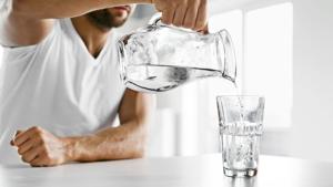 Have more water for a healthy kidney.(Shutterstock) Have more water for a healthy kidney.(Shutterstock)
