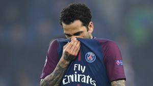 Dani Alves suffered a knee injury during PSG’s win in the French Open final on Tuesday.(Getty Images) Dani Alves suffered a knee injury during PSG’s win in the French Open final on Tuesday.(Getty Images)