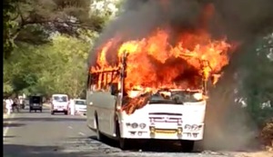 Flames coming out of a bus at Abohar on Thursday.(HT Photo) Flames coming out of a bus at Abohar on Thursday.(HT Photo)