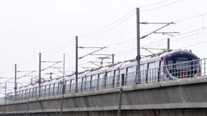 The newly inaugurated magenta line of the Delhi metro faces glitches as the coaches slow down between the Kalindi Kunj and Okhla bird sanctuary stations, in Noida.(HT Representative Photo) The newly inaugurated magenta line of the Delhi metro faces glitches as the coaches slow down between the Kalindi Kunj and Okhla bird sanctuary stations, in Noida.(HT Representative Photo)