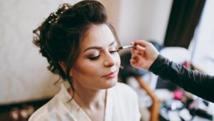 Perfect bridal makeup is a big deal and women in Delhi-NCR find themselves competing fiercely to get the best artists.(Photo: Getty Images/iStockphoto)