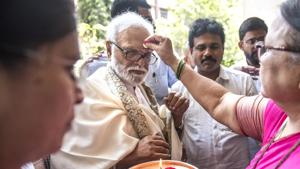 NCP leader Chhagan Bhujbal arrives at his Santacruz residence on Thursday.(Satish Bate/HT Photo) NCP leader Chhagan Bhujbal arrives at his Santacruz residence on Thursday.(Satish Bate/HT Photo)