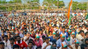 Karnataka Chief Minister Siddaramaiah's supporters at a rally in Badami in Bagalkot district on Tuesday.(PTI) Karnataka Chief Minister Siddaramaiah's supporters at a rally in Badami in Bagalkot district on Tuesday.(PTI)