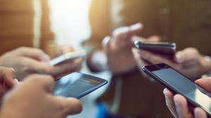 Call phones can cause cancer, suggests a new study conducted in the UK.(Getty Images) Call phones can cause cancer, suggests a new study conducted in the UK.(Getty Images)