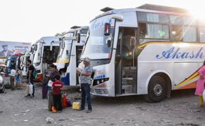 Despite the government’s directive restraining private operators from overcharging passengers, the latter continue to be fleeced due to poor enforcement.(HT File Photo) Despite the government’s directive restraining private operators from overcharging passengers, the latter continue to be fleeced due to poor enforcement.(HT File Photo)