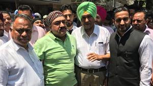SHO Parminder Singh Bajwa (in green T-shirt) in police custody outside court in Jalandhar,on Friday.(HT Photo) SHO Parminder Singh Bajwa (in green T-shirt) in police custody outside court in Jalandhar,on Friday.(HT Photo)