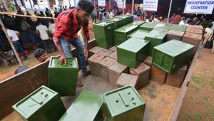 Election personnels distributing ballot boxes to polling officials at BDO office, on the eve of West Bengal panchayat elections in Birbhum district on May 13.(PTI Photo) Election personnels distributing ballot boxes to polling officials at BDO office, on the eve of West Bengal panchayat elections in Birbhum district on May 13.(PTI Photo)