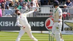 Mohammad Amir was once again troubled by a left knee injury during the Ireland Test and this has ‘concerned’ Pakistan ahead of the two-Test series against England.(AFP) Mohammad Amir was once again troubled by a left knee injury during the Ireland Test and this has ‘concerned’ Pakistan ahead of the two-Test series against England.(AFP)