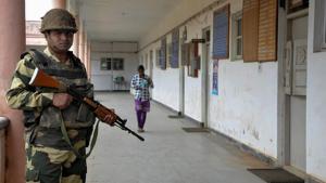 A securityman stands guard outside a room where Electronic Voting Machines (EVMs) are kept, at Chikmagalur in Karnataka on Monday. Results for Karnataka assembly elections will be declared on Tuesday.(PTI Photo) A securityman stands guard outside a room where Electronic Voting Machines (EVMs) are kept, at Chikmagalur in Karnataka on Monday. Results for Karnataka assembly elections will be declared on Tuesday.(PTI Photo)