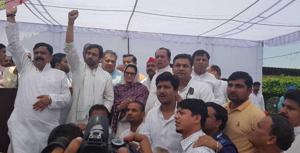 RLD leader Jayant Chaudhary at a public meeting in Gangoh assembly constituency on Monday.(HT Photo) RLD leader Jayant Chaudhary at a public meeting in Gangoh assembly constituency on Monday.(HT Photo)