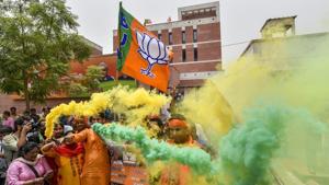 The BJP is emerging as the single largest party in the Karnataka Assembly polls.(PTI Photo) The BJP is emerging as the single largest party in the Karnataka Assembly polls.(PTI Photo)