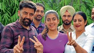 Jasmine Kaur Chahal celebrates her feat with her family in Jalandhar on Monday.(HT Photo) Jasmine Kaur Chahal celebrates her feat with her family in Jalandhar on Monday.(HT Photo)
