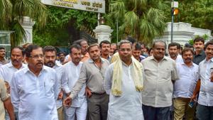 Outgoing Karnataka chief minister Siddaramaiah, JD(S) President H D Kumaraswamy with other leaders leave after meeting with Karnataka governor in Bengaluru.(PTI Photo) Outgoing Karnataka chief minister Siddaramaiah, JD(S) President H D Kumaraswamy with other leaders leave after meeting with Karnataka governor in Bengaluru.(PTI Photo)