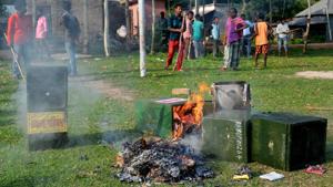 Ballot boxes being burned after mobs snatched them from a polling booth during the panchayat polls at Deotala in Malda district of West Bengal, on Monday.(PTI) Ballot boxes being burned after mobs snatched them from a polling booth during the panchayat polls at Deotala in Malda district of West Bengal, on Monday.(PTI)