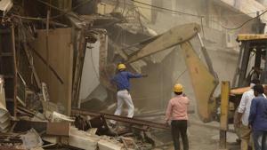 EDMC officials remove encroachments and demolishes some shops at Mangal Bazar in Laxmi Nagar, New Delhi.(HT File Photo) EDMC officials remove encroachments and demolishes some shops at Mangal Bazar in Laxmi Nagar, New Delhi.(HT File Photo)