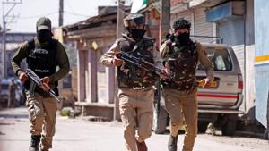 Security forces have been asked not to launch operations in Jammu and Kashmir during the holy month of Ramzan.(Reuters file photo) Security forces have been asked not to launch operations in Jammu and Kashmir during the holy month of Ramzan.(Reuters file photo)