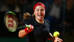 Jelena Ostapenko defeated China’s Zhang Shuai 6-2,7-5 on a rain-interrupted day in Rome.(REUTERS) Jelena Ostapenko defeated China’s Zhang Shuai 6-2,7-5 on a rain-interrupted day in Rome.(REUTERS)