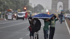 Children running on Rajpath as rains hit New Delhi on Thursday.(Sonu Mehta/HT Photo) Children running on Rajpath as rains hit New Delhi on Thursday.(Sonu Mehta/HT Photo)