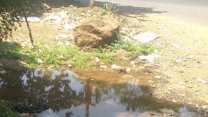 A leaking water pipeline has turned Telco road in Bhosari into a muddy mess.(HT PHOTO) A leaking water pipeline has turned Telco road in Bhosari into a muddy mess.(HT PHOTO)