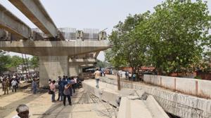 The portion of the flyover that collapsed, killing 15 people in Varanasi on Tuesday.(Subhankar Chakraborty/HT Photo) The portion of the flyover that collapsed, killing 15 people in Varanasi on Tuesday.(Subhankar Chakraborty/HT Photo)