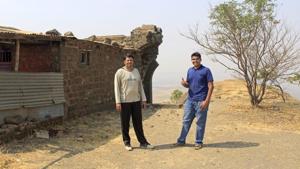 Sachin Joshi(left) and Onkar Oak at Dhawalgad fort.(HT PHOTO) Sachin Joshi(left) and Onkar Oak at Dhawalgad fort.(HT PHOTO)