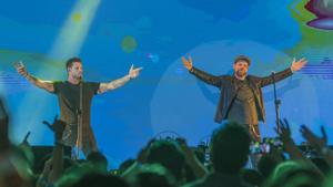 Keith Duffy and Brian McFadden perform at Phoenix Marketcity in Mumbai on Saturday.(AALOK SONI/HT) Keith Duffy and Brian McFadden perform at Phoenix Marketcity in Mumbai on Saturday.(AALOK SONI/HT)
