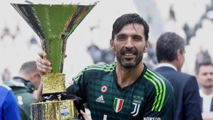 Juventus beat already relegated Hellas Verona 2-1 in the final round of the Serie A season on Saturday but the result mattered little as the club bid an emotional farewell to Gianluigi Buffon, while the also received a record-extending seventh successive Serie A trophy.(AP) Juventus beat already relegated Hellas Verona 2-1 in the final round of the Serie A season on Saturday but the result mattered little as the club bid an emotional farewell to Gianluigi Buffon, while the also received a record-extending seventh successive Serie A trophy.(AP)