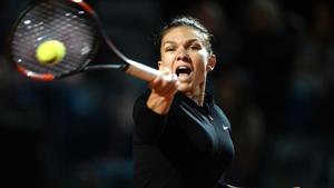 Simona Halep beat Maria Sharapova in the semi-final of the Italian Open in Rome on May 19, 2018.(AFP) Simona Halep beat Maria Sharapova in the semi-final of the Italian Open in Rome on May 19, 2018.(AFP)