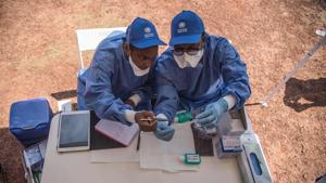 Nurses working with the World Health Organization (WHO) prepare to administer vaccines at the town all of Mbandaka on May 21, 2018 during the launch of the Ebola vaccination campaign.(AFP Photo) Nurses working with the World Health Organization (WHO) prepare to administer vaccines at the town all of Mbandaka on May 21, 2018 during the launch of the Ebola vaccination campaign.(AFP Photo)