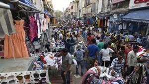 Hawkers who are mobile and leave for the day after doing business will not be targeted as part of the Capital’s anti-encroachment drive, the government told the Supreme Court.(HT Photo) Hawkers who are mobile and leave for the day after doing business will not be targeted as part of the Capital’s anti-encroachment drive, the government told the Supreme Court.(HT Photo)