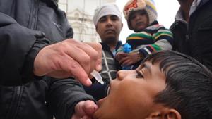 A WHO official said 4,64,865 children have been administered vaccination in the last four years at Nepal border entry points.(HT File Photo)