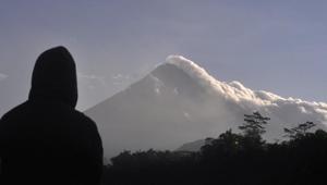 A man watches as Mount Merapi spews volcanic smoke in Yogyakarta, Indonesia, Tuesday, May 22, 2018.(AP) A man watches as Mount Merapi spews volcanic smoke in Yogyakarta, Indonesia, Tuesday, May 22, 2018.(AP)