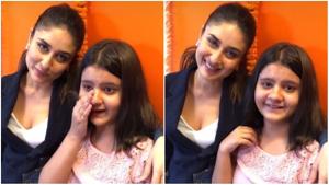 Kareena Kapoor Khan with a fan.(Instagram) Kareena Kapoor Khan with a fan.(Instagram)