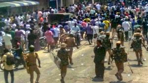 Police tackle agitators demanding the closure of Vedanta's Sterlite copper unit in Tuticorin on Tuesday.(PTI) Police tackle agitators demanding the closure of Vedanta's Sterlite copper unit in Tuticorin on Tuesday.(PTI)