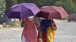 The Met department said the heat wave is likely to continue till May 27.(Sanjeev Verma/HT Photo) The Met department said the heat wave is likely to continue till May 27.(Sanjeev Verma/HT Photo)