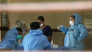Hospital staff wears safety masks as a precautionary measure at the Kozhikode Medical College after the 'Nipah' virus outbreak, in Kozhikode, on May 22, 2018.(PTI) Hospital staff wears safety masks as a precautionary measure at the Kozhikode Medical College after the 'Nipah' virus outbreak, in Kozhikode, on May 22, 2018.(PTI)