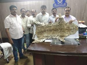 Thane crime branch’s unit 5 arrested the duo and seized the leopard skin after receiving a tip-off.(Praful Gangurde) Thane crime branch’s unit 5 arrested the duo and seized the leopard skin after receiving a tip-off.(Praful Gangurde)