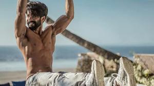 For calisthenics, you just need a pull-up bar, kettlebell and barbell, which are cheap and can be used anywhere and anytime.(Instagram/ Shahid Kapoor) For calisthenics, you just need a pull-up bar, kettlebell and barbell, which are cheap and can be used anywhere and anytime.(Instagram/ Shahid Kapoor)
