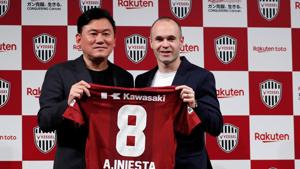 Spain midfielder Andres Iniesta poses with Hiroshi Mikitani, owner of Vissel Kobe, at a news conference to announce signing for J-League side Vissel Kobe in Tokyo.(REUTERS) Spain midfielder Andres Iniesta poses with Hiroshi Mikitani, owner of Vissel Kobe, at a news conference to announce signing for J-League side Vissel Kobe in Tokyo.(REUTERS)