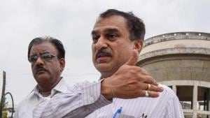 Milnd Gholap(left), head of he water filling station and Hemant Deodhar(right), executive engineer, water department, at the Wadgao nsheri's water station on Thursday.(SANKET WANKHADE /HT PHOTO) Milnd Gholap(left), head of he water filling station and Hemant Deodhar(right), executive engineer, water department, at the Wadgao nsheri's water station on Thursday.(SANKET WANKHADE /HT PHOTO)