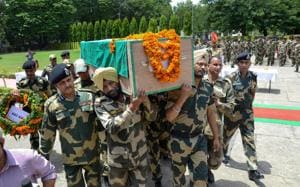Border Security Force officers and jawans carry the coffin of Sitaram Upadhyay, who was killed in ceasefire violation by Pakistani army along the International Border, in Jammu.(PTI File Photo) Border Security Force officers and jawans carry the coffin of Sitaram Upadhyay, who was killed in ceasefire violation by Pakistani army along the International Border, in Jammu.(PTI File Photo)